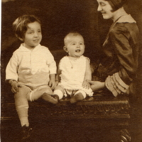 Irv,Helen,Sarah-portrait1927.jpg